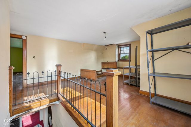 327 E 37th Street, Anderson, IN 46013