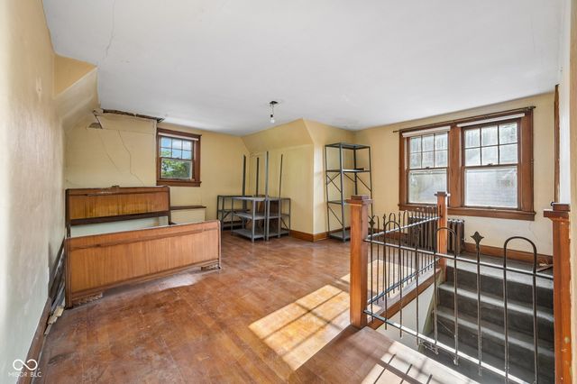 327 E 37th Street, Anderson, IN 46013