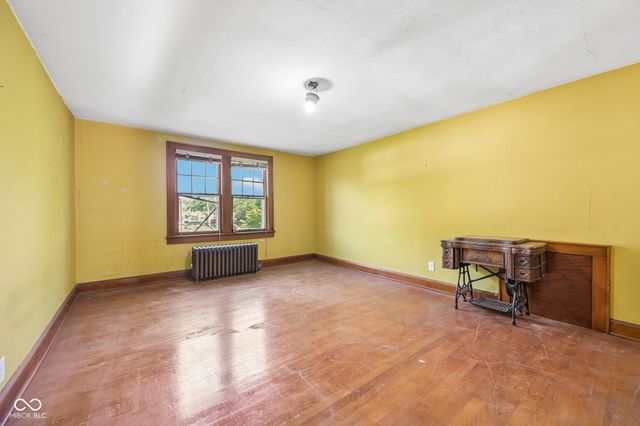 327 E 37th Street, Anderson, IN 46013