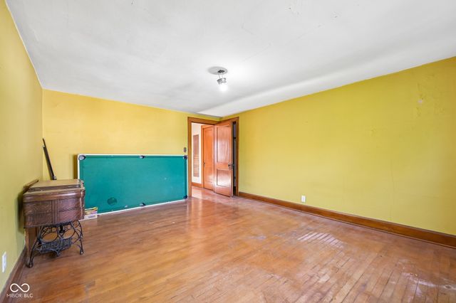 327 E 37th Street, Anderson, IN 46013