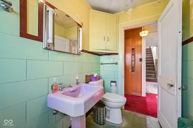 327 E 37th Street, Anderson, IN 46013