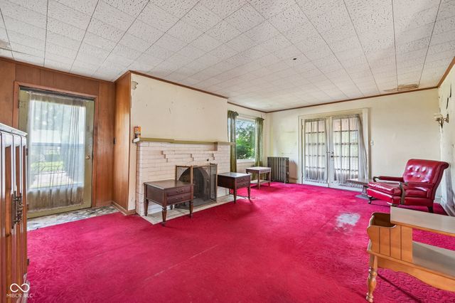 327 E 37th Street, Anderson, IN 46013