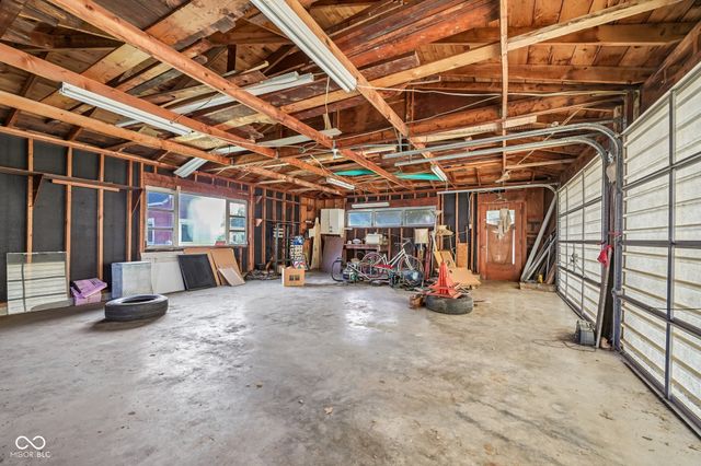 327 E 37th Street, Anderson, IN 46013