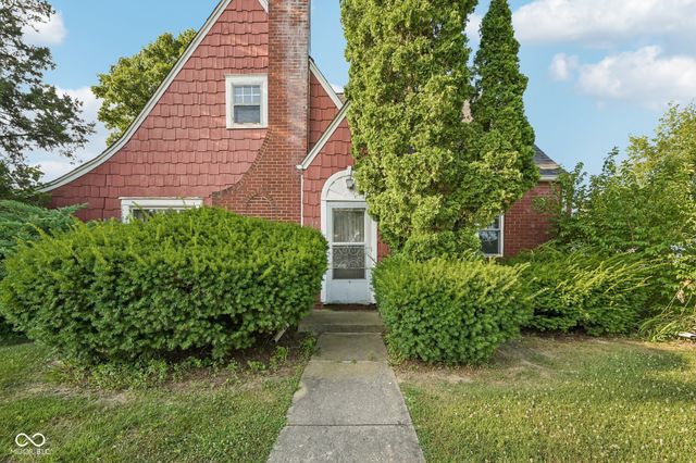 327 E 37th Street, Anderson, IN 46013