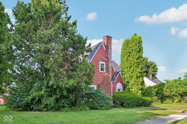 327 E 37th Street, Anderson, IN 46013