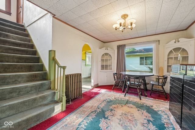 327 E 37th Street, Anderson, IN 46013