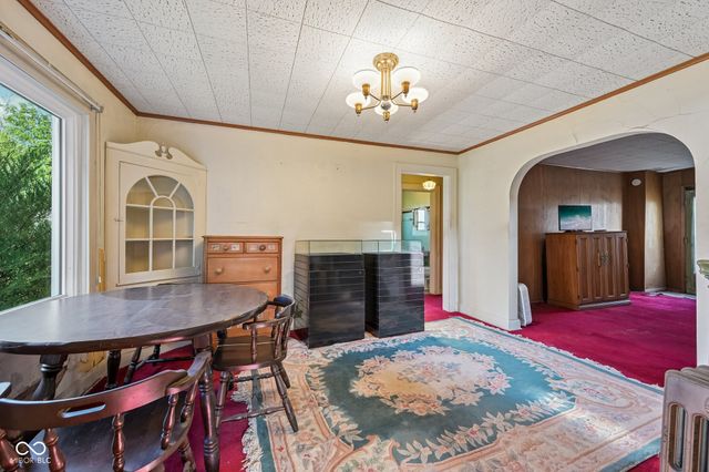 327 E 37th Street, Anderson, IN 46013