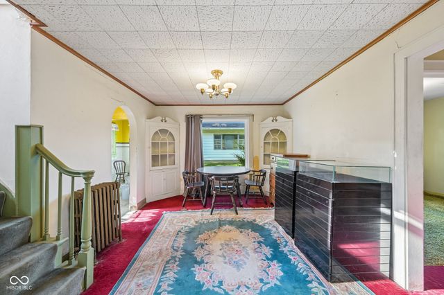 327 E 37th Street, Anderson, IN 46013