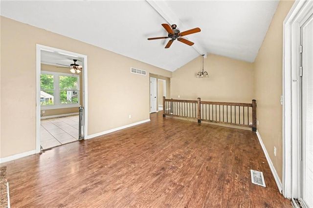 1322 S Hocker Avenue, Independence, MO 64055