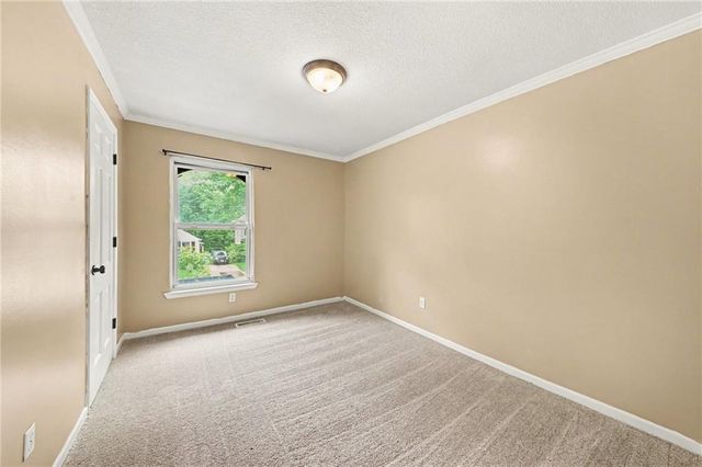 1322 S Hocker Avenue, Independence, MO 64055