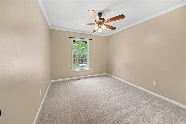 1322 S Hocker Avenue, Independence, MO 64055
