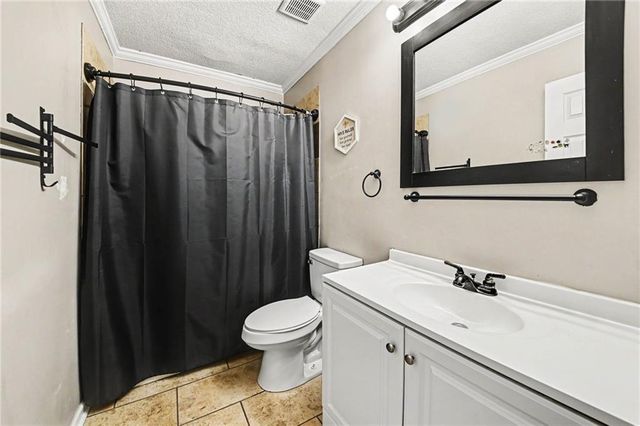 1322 S Hocker Avenue, Independence, MO 64055