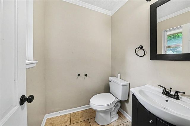 1322 S Hocker Avenue, Independence, MO 64055