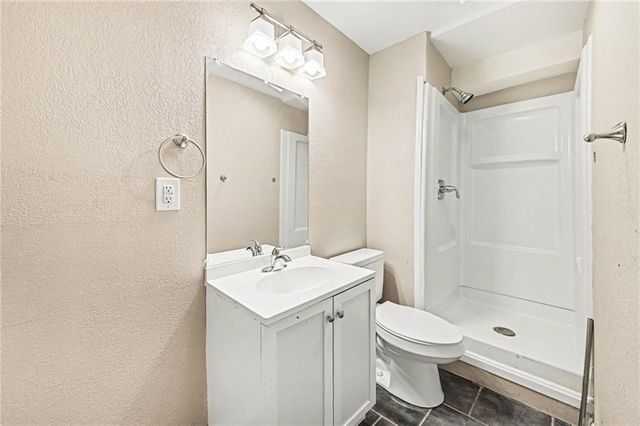 1322 S Hocker Avenue, Independence, MO 64055
