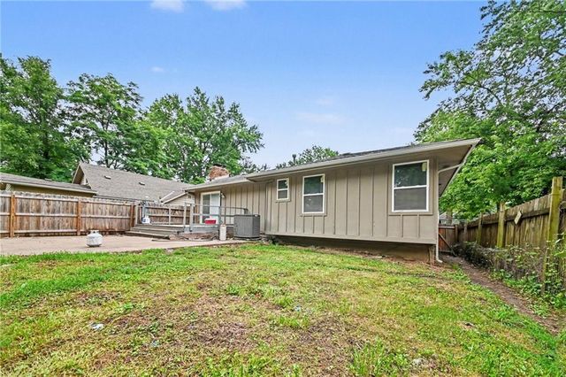 1322 S Hocker Avenue, Independence, MO 64055