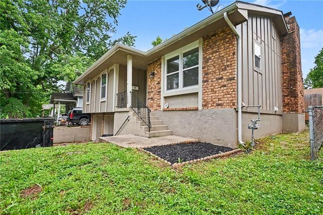 1322 S Hocker Avenue, Independence, MO 64055