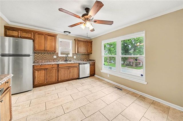 1322 S Hocker Avenue, Independence, MO 64055
