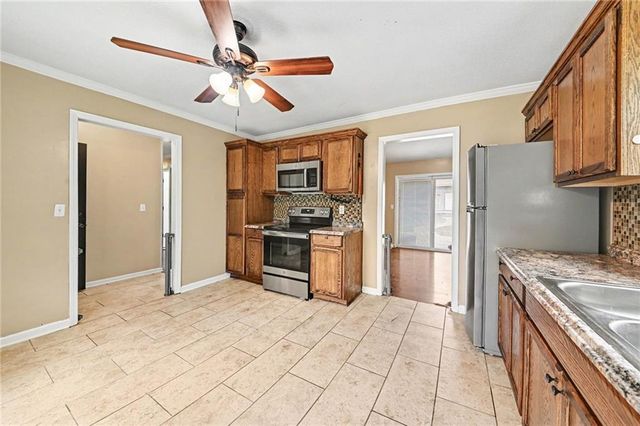 1322 S Hocker Avenue, Independence, MO 64055