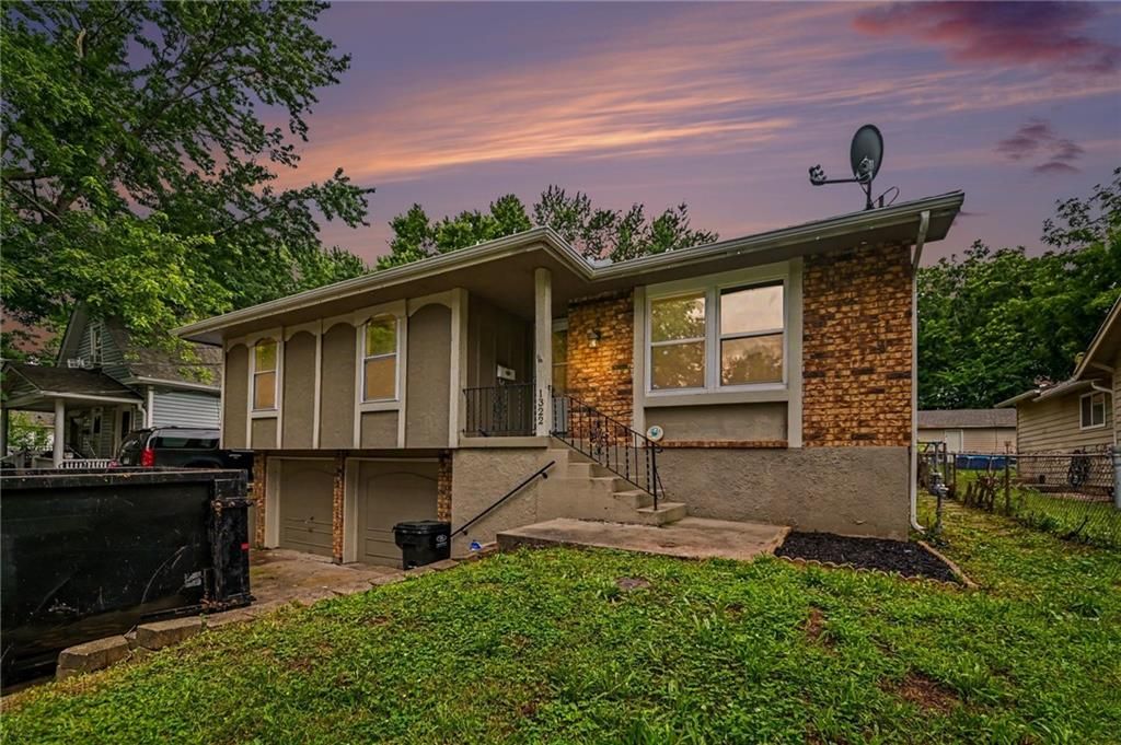1322 S Hocker Avenue, Independence, MO 64055