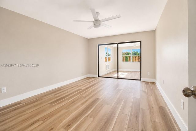 7332 Bay Hill Dr, Hialeah, FL 33015