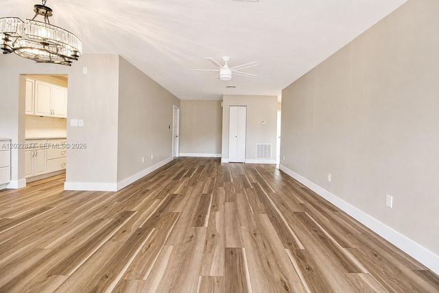 7332 Bay Hill Dr, Hialeah, FL 33015