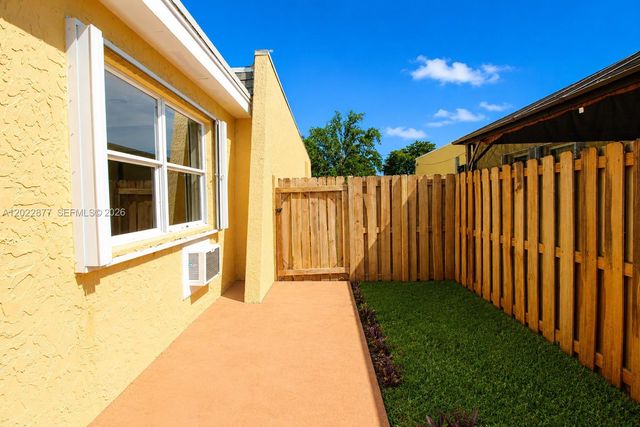 7332 Bay Hill Dr, Hialeah, FL 33015