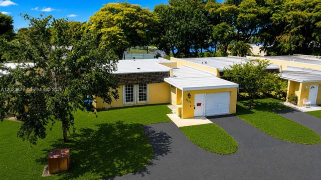 7332 Bay Hill Dr, Hialeah, FL 33015