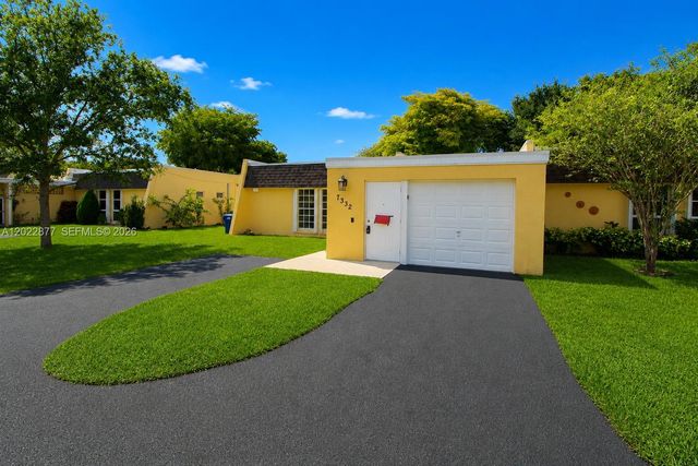 7332 Bay Hill Dr, Hialeah, FL 33015