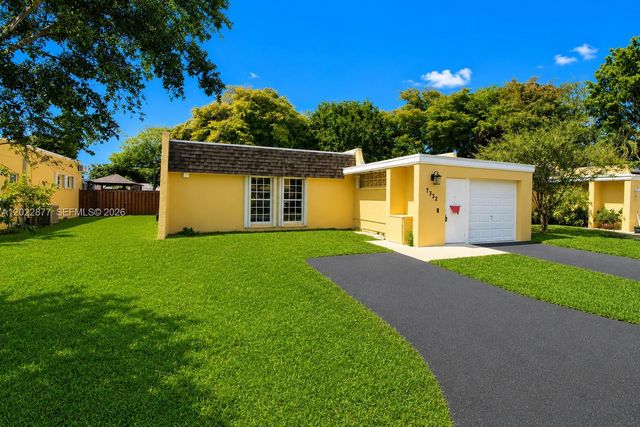 7332 Bay Hill Dr, Hialeah, FL 33015