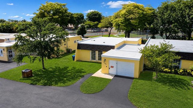 7332 Bay Hill Dr, Hialeah, FL 33015
