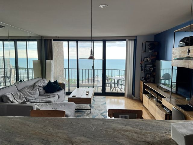 3660 N Lake Shore Drive 4007, Chicago, IL 60613
