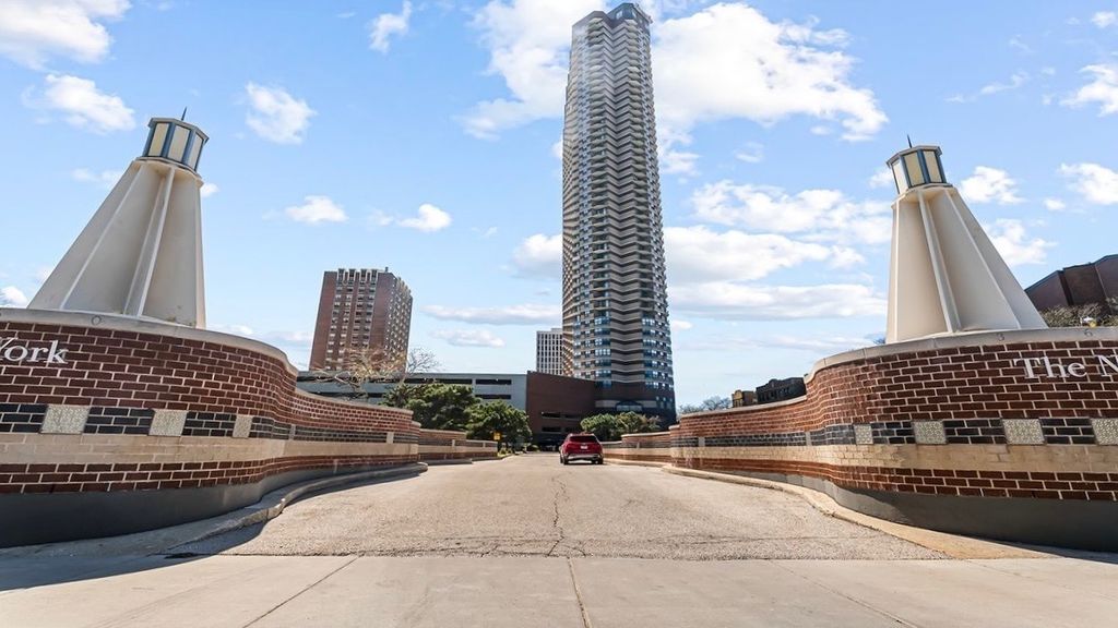 3660 N Lake Shore Drive 4007, Chicago, IL 60613