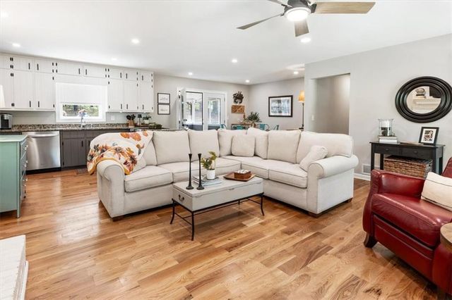 5627 Pinewood Drive, Flowery Branch, GA 30542