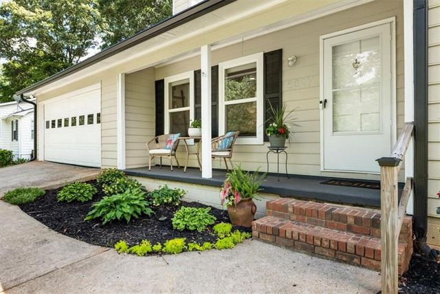 5627 Pinewood Drive, Flowery Branch, GA 30542