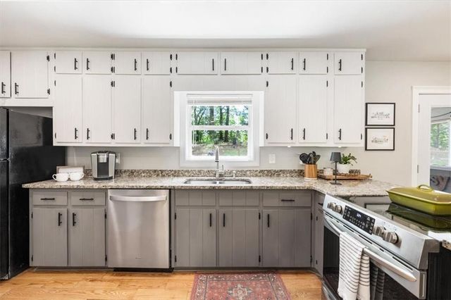 5627 Pinewood Drive, Flowery Branch, GA 30542
