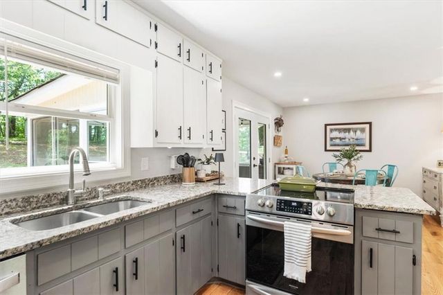 5627 Pinewood Drive, Flowery Branch, GA 30542