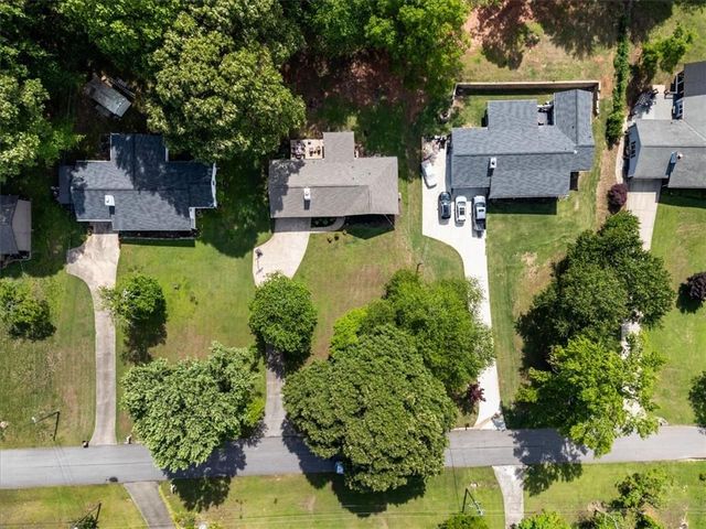 5627 Pinewood Drive, Flowery Branch, GA 30542