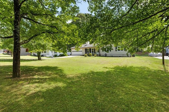 5627 Pinewood Drive, Flowery Branch, GA 30542