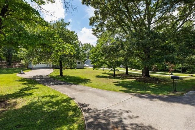 5627 Pinewood Drive, Flowery Branch, GA 30542