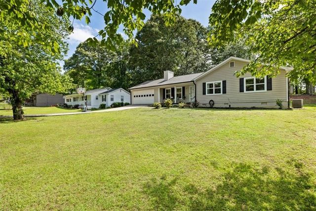 5627 Pinewood Drive, Flowery Branch, GA 30542