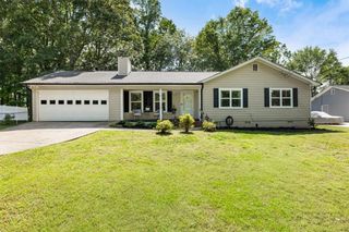 5627 Pinewood Drive, Flowery Branch, GA 30542