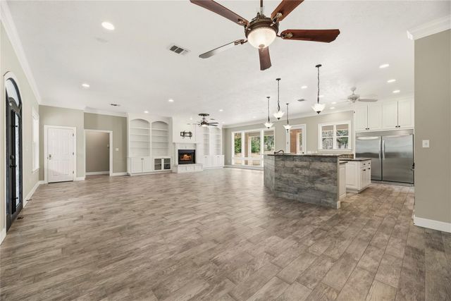 2051 Hillview Road, Bellville, TX 77418