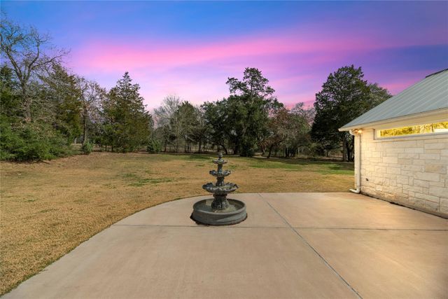 2051 Hillview Road, Bellville, TX 77418