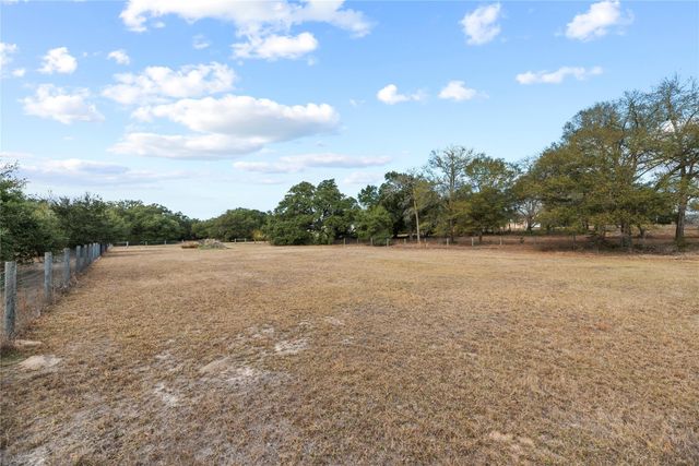 2051 Hillview Road, Bellville, TX 77418