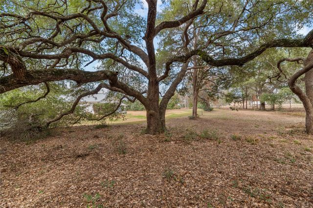 2051 Hillview Road, Bellville, TX 77418