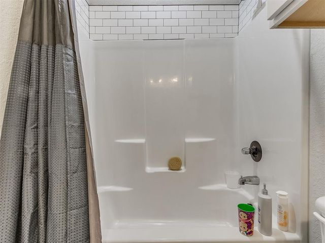 20567 N Santa Fe Avenue, Harrah, OK 73045