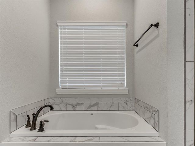 20567 N Santa Fe Avenue, Harrah, OK 73045