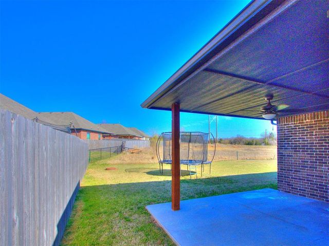 20567 N Santa Fe Avenue, Harrah, OK 73045