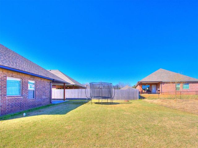 20567 N Santa Fe Avenue, Harrah, OK 73045
