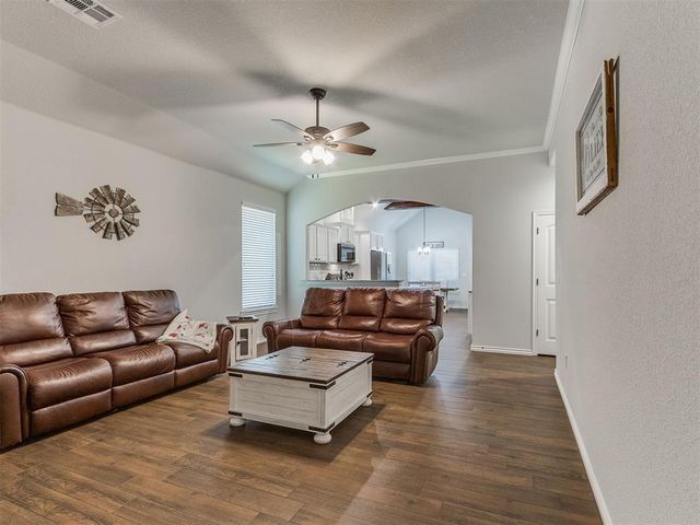 20567 N Santa Fe Avenue, Harrah, OK 73045